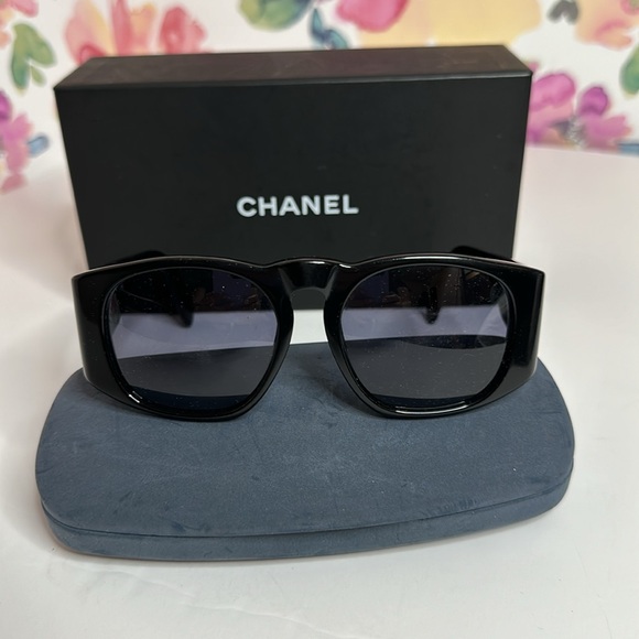 💯Authentic Chanel Sunglasses with Case🍀 - Picture 1 of 15